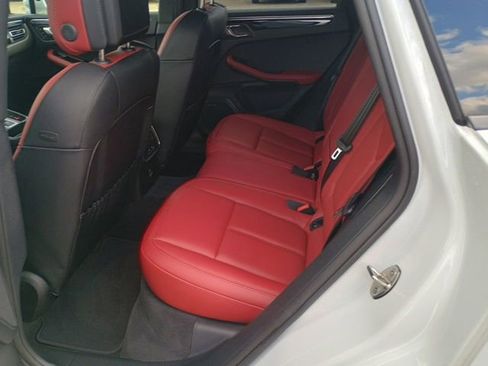 Used 2025 Porsche Macan AWD/4WD image 20