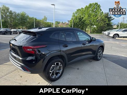 Used 2025 Chevrolet Trax LT w/ LT Convenience Package FWD image 3