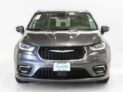 Used 2023 Chrysler Pacifica Touring-L FWD image 5
