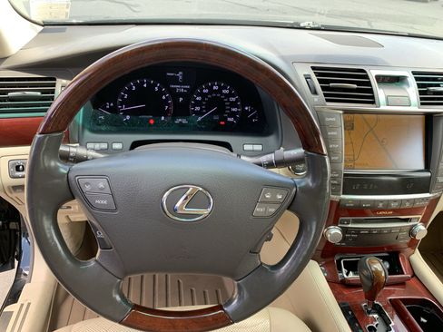 Used 2012 Lexus LS 460 w/ Comfort Pkg RWD image 18