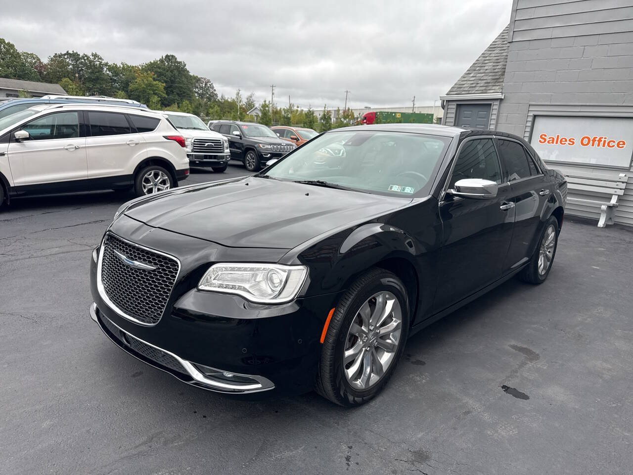 Used 2017 Chrysler 300 C w/ Safetytec Plus Group AWD/4WD image 3