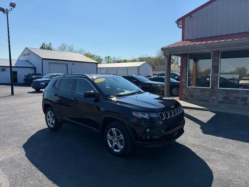 Used 2023 Jeep Compass Latitude w/ Convenience Group image 2