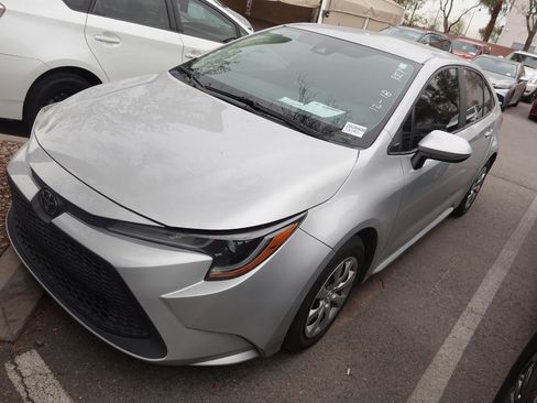 Certified 2022 Toyota Corolla LE image 1