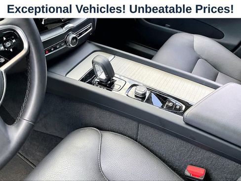 Used 2025 Volvo XC60 B5 Plus AWD/4WD image 16