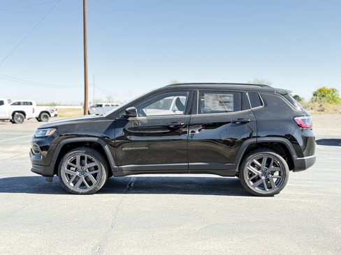 New 2026 Jeep Compass Limited image 8
