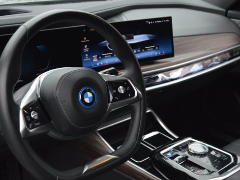 Certified 2023 BMW i7 xDrive60 AWD/4WD image 26