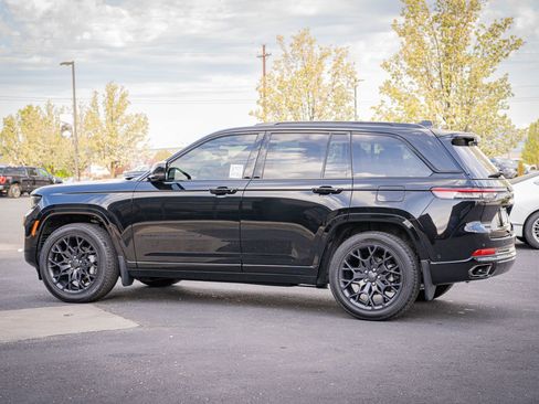 Used 2025 Jeep Grand Cherokee Summit image 9