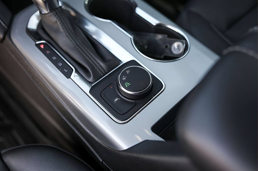 Used 2023 Chevrolet Blazer LT FWD image 19