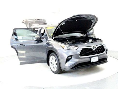 Used 2023 Toyota Highlander Limited image 8