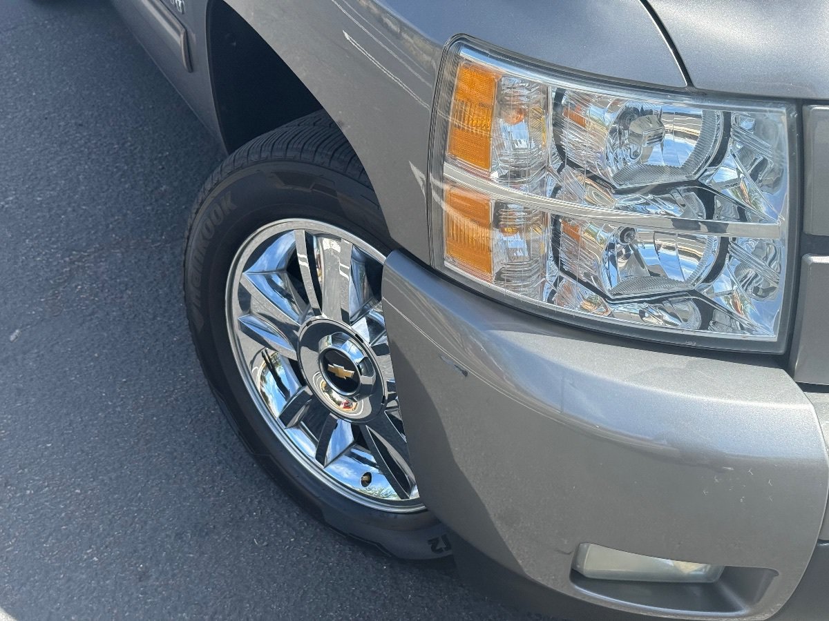 Used 2013 Chevrolet Silverado 1500 LTZ RWD image 3