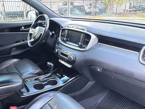 Used 2019 Kia Sorento SX image 9