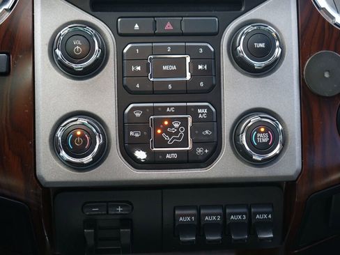 Used 2014 Ford F250 Lariat w/ Lariat Ultimate Package image 21