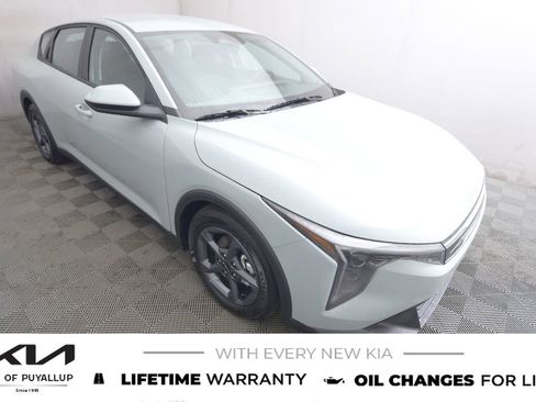 New 2025 Kia K4 LXS image 3