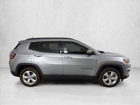 Used 2021 Jeep Compass Latitude FWD image 2