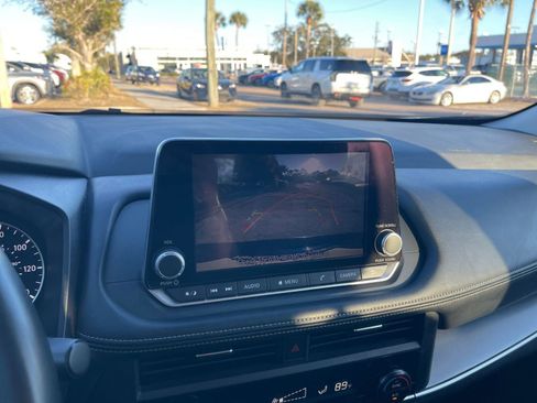 Used 2025 Nissan Rogue SV image 25