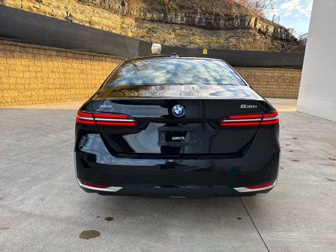 Certified 2024 BMW 530i xDrive w/ Premium Package image 4