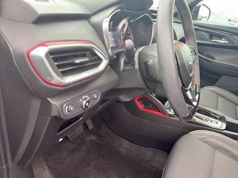 Used 2022 Chevrolet TrailBlazer RS w/ Sun and Liftgate Package image 15