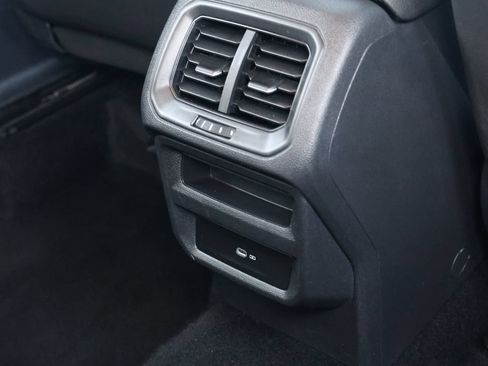 Used 2024 Volkswagen Taos SE FWD image 32