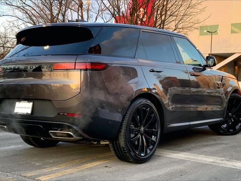 Used 2024 Land Rover Range Rover Sport SE image 12