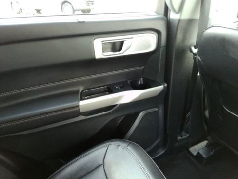 Used 2023 Ford Explorer Limited w/ Limited Technology Package RWD image 35