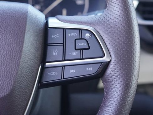 Used 2024 Toyota Sienna Platinum FWD image 21