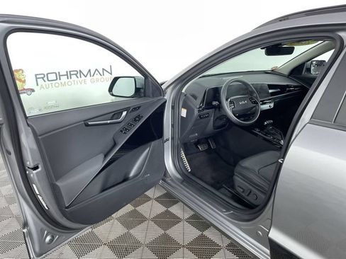 Used 2023 Kia Niro SX Touring FWD image 18