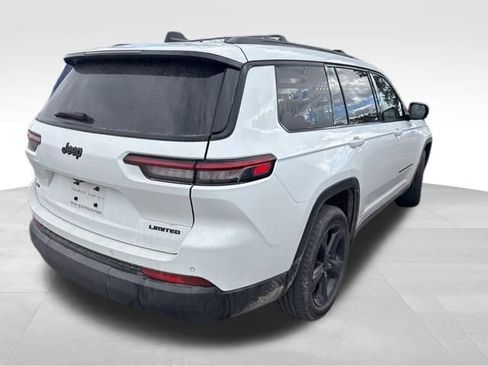 Used 2022 Jeep Grand Cherokee L Limited w/ Black Appearance Package image 15