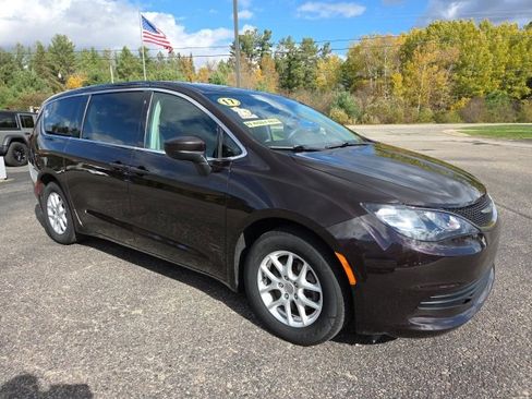 Used 2017 Chrysler Pacifica LX image 63