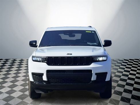 Used 2024 Jeep Grand Cherokee L Laredo image 2