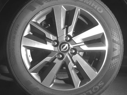 Used 2025 Nissan Versa SV image 14