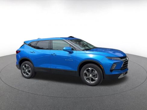 Used 2026 Chevrolet Blazer LT FWD image 2