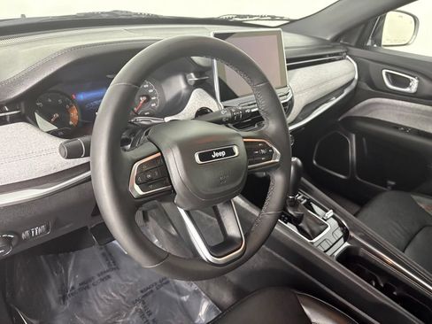Used 2023 Jeep Compass Latitude AWD/4WD image 16