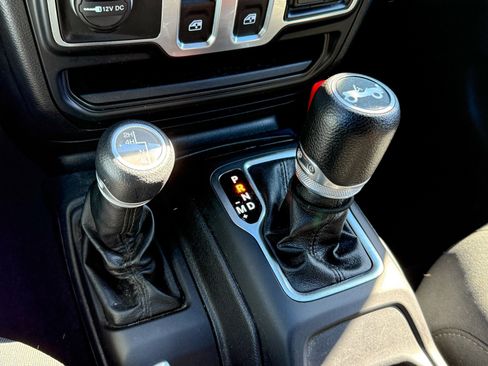 Used 2018 Jeep Wrangler Sport S image 23