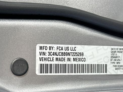 Used 2022 Jeep Compass Latitude image 29