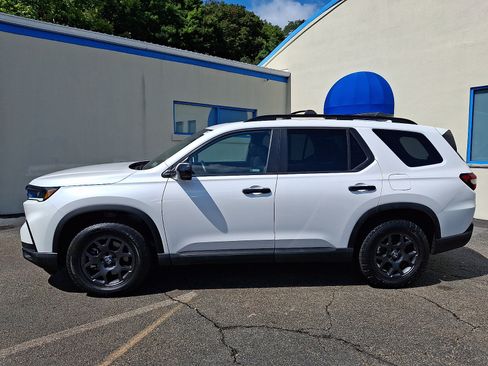 Used 2024 Honda Pilot TrailSport image 7