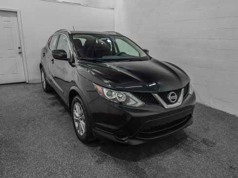 Used 2017 Nissan Rogue Sport SV AWD/4WD image 2