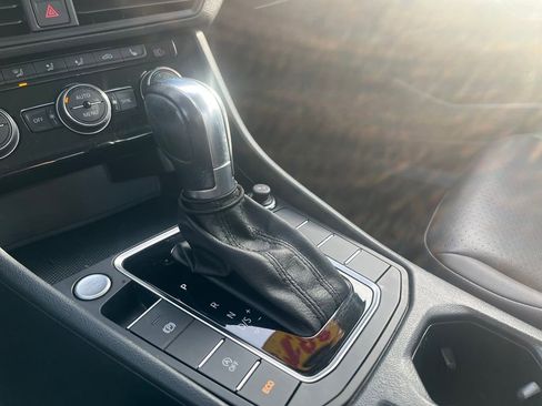 Used 2019 Volkswagen Jetta SE w/ Cold Weather Package image 29