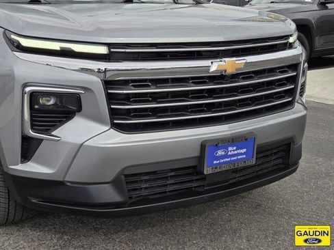 Used 2026 Chevrolet Traverse LT FWD image 2
