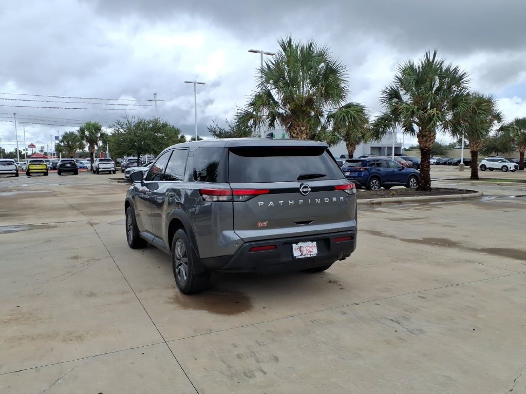 Used 2024 Nissan Pathfinder S FWD image 3