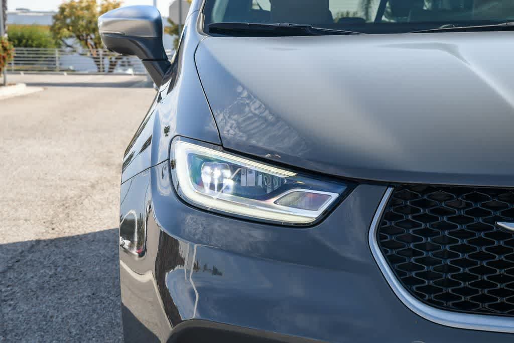 Used 2022 Chrysler Pacifica Pinnacle FWD image 4