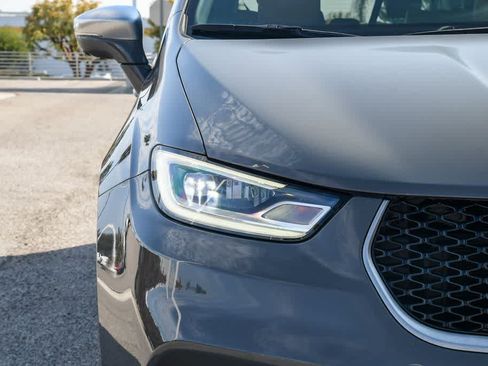 Used 2022 Chrysler Pacifica Pinnacle FWD image 4