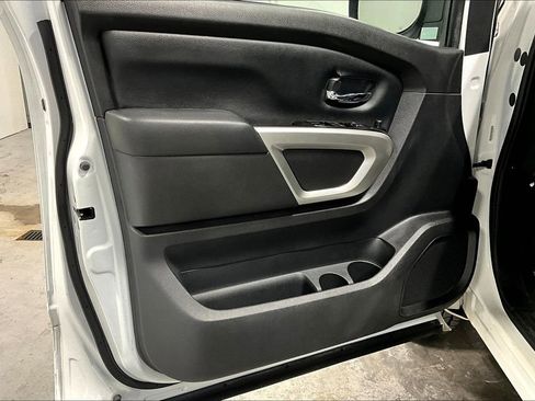 Used 2023 Nissan Titan SV image 20