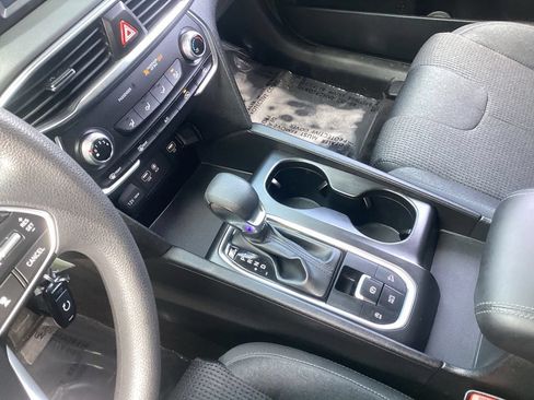 Used 2020 Hyundai Santa Fe SE w/ Cargo Package AWD/4WD image 26