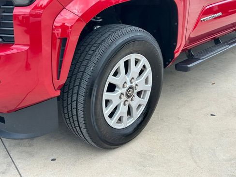 Used 2025 Toyota Tacoma SR5 image 9