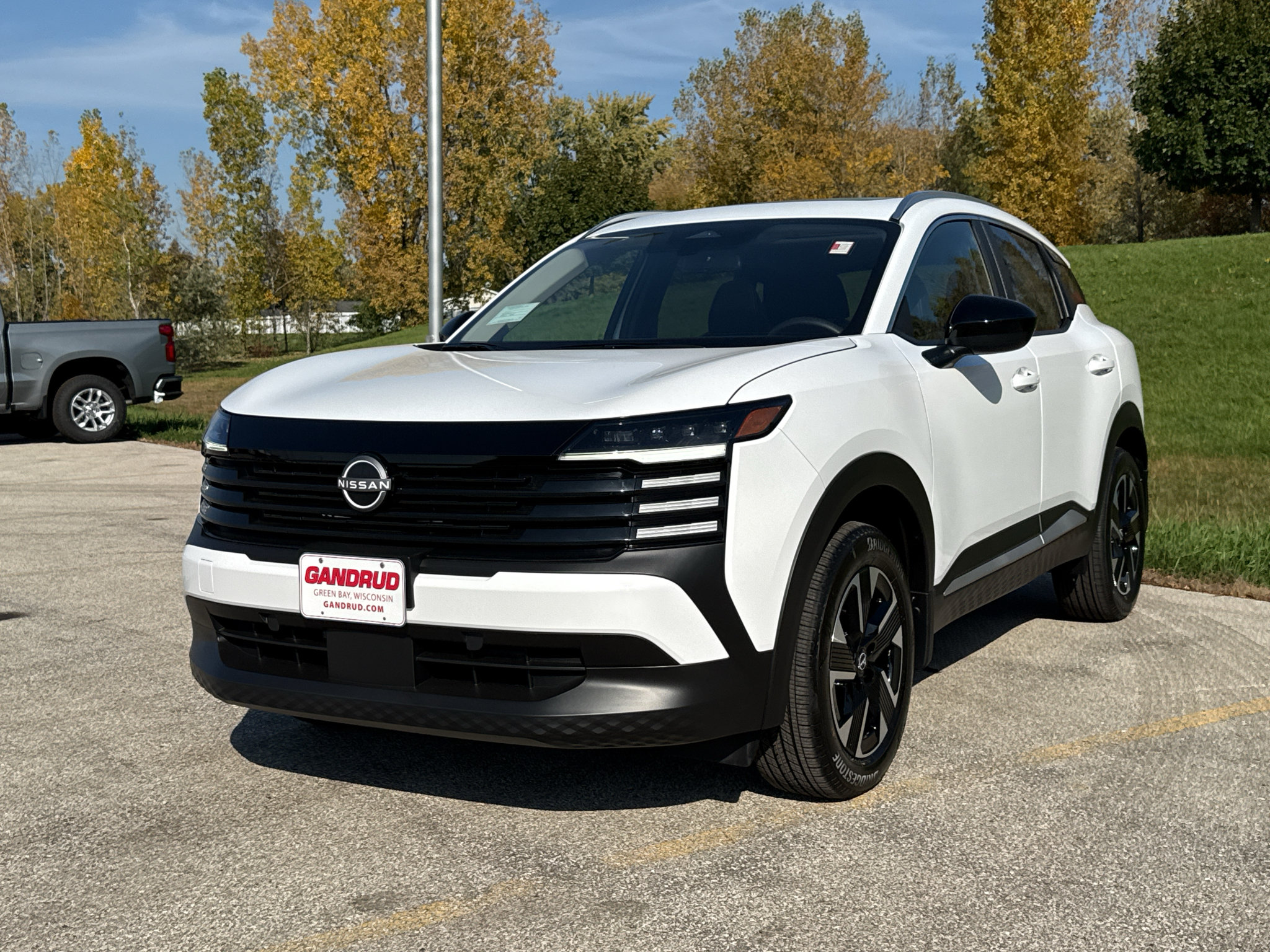 New 2027 Nissan Kicks SV AWD/4WD image 2