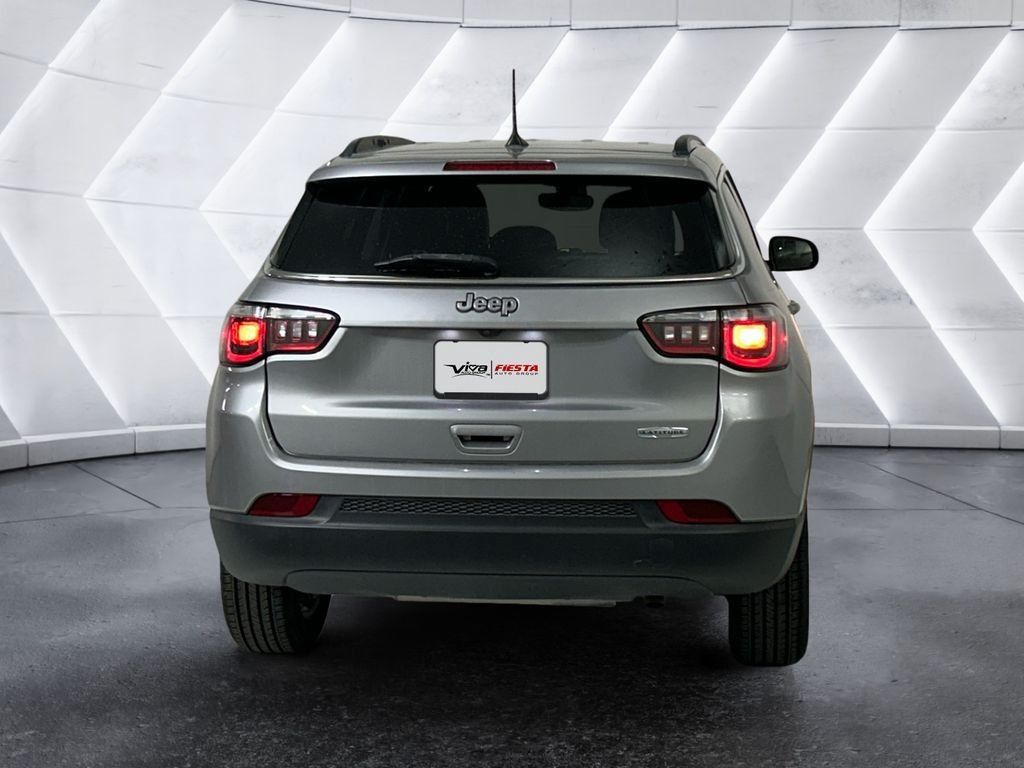 Used 2021 Jeep Compass Latitude FWD image 5