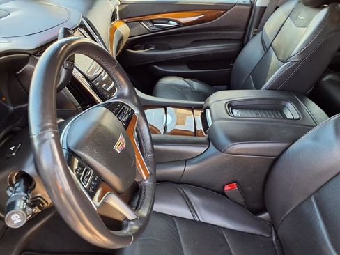 Used 2020 Cadillac Escalade 2WD image 15