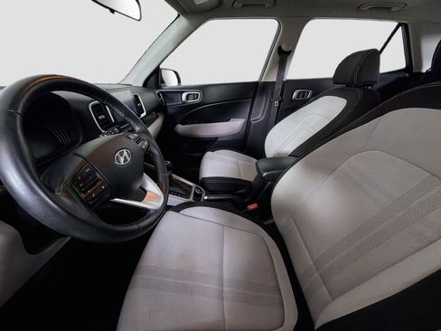 Used 2025 Hyundai Venue SEL FWD image 13