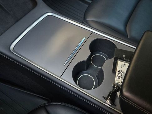 Used 2021 Tesla Model Y Long Range image 17