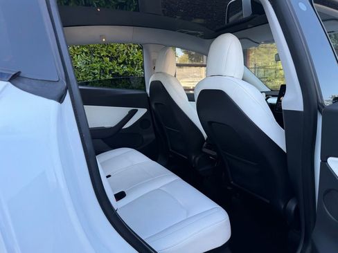 Used 2021 Tesla Model Y Long Range image 38